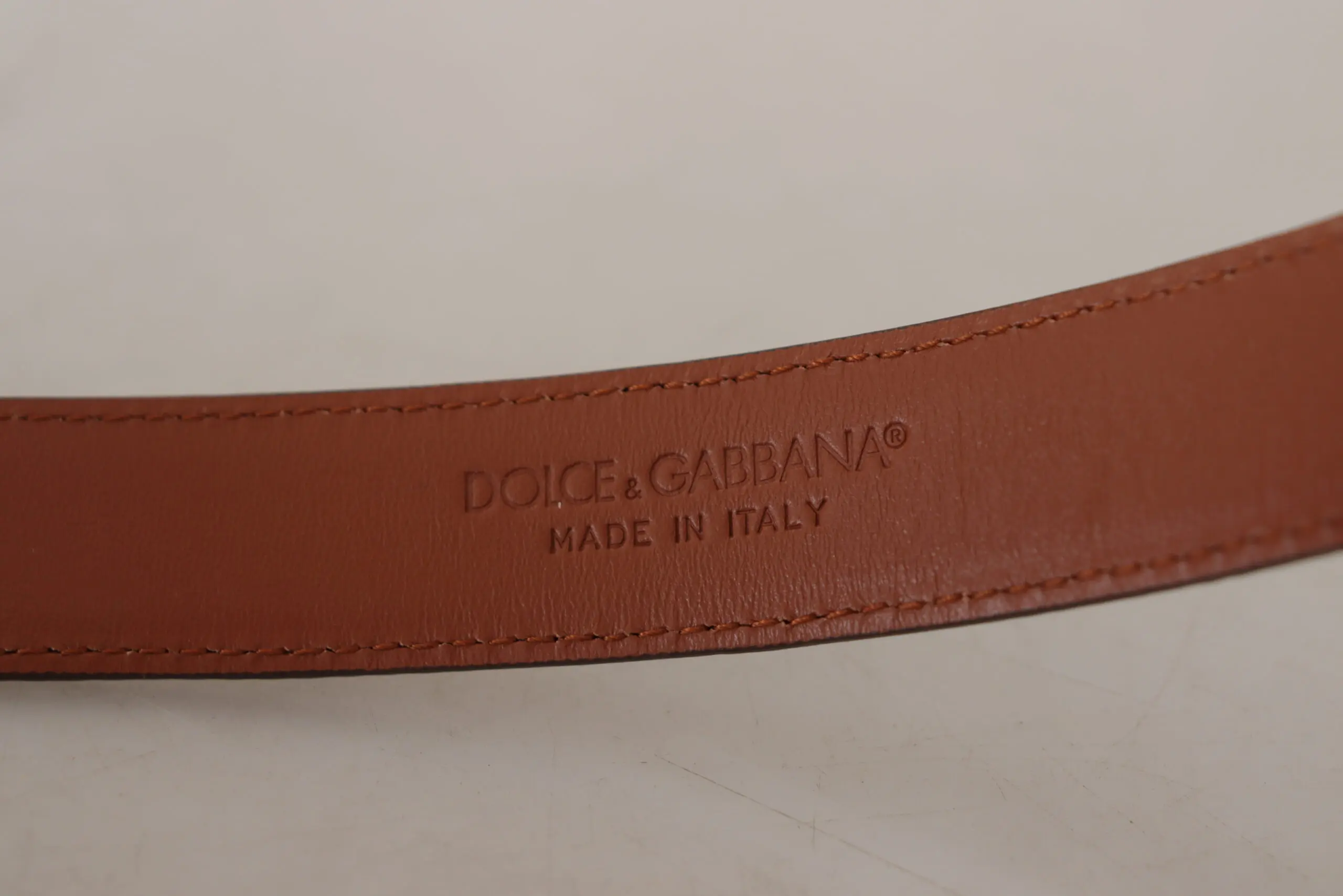Ремень Dolce & Gabbana Элегантный кожаный ремень с гравировкой