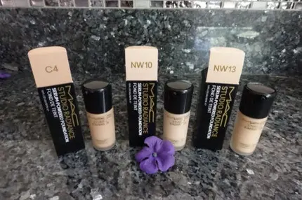 Тональная основа Foundation MAC Cosmetics Studio Radiance Serum Powered Foundation