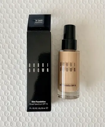 Тональная основа Bobbi Brown Skin Foundation SPF 15