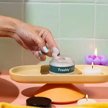 Увлажняющий крем Freshly Cosmetics уменьшает признаки старения и морщины