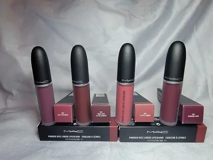 Жидкая губная помада MAC Cosmetics Powder Kiss