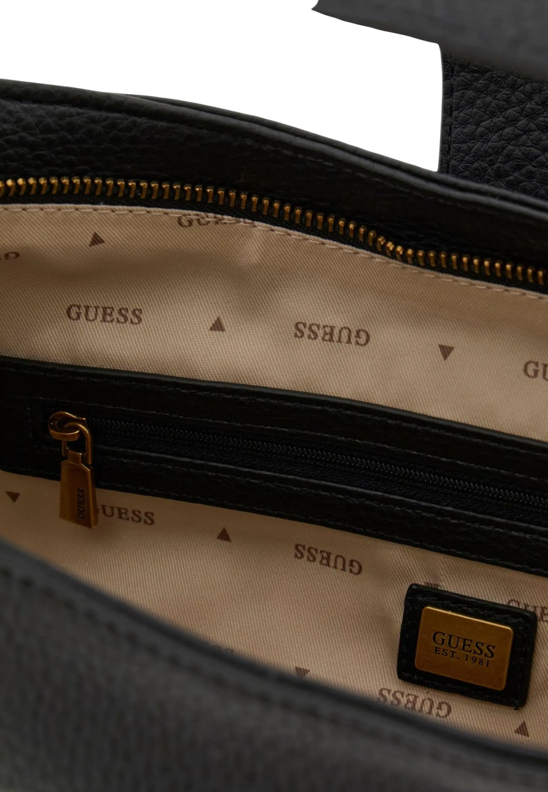 Сумки GUESS