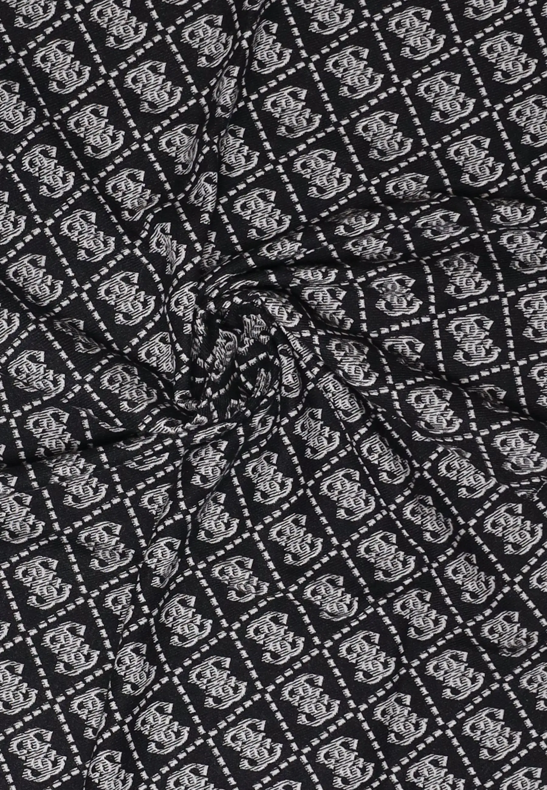 Шарфы GUESS