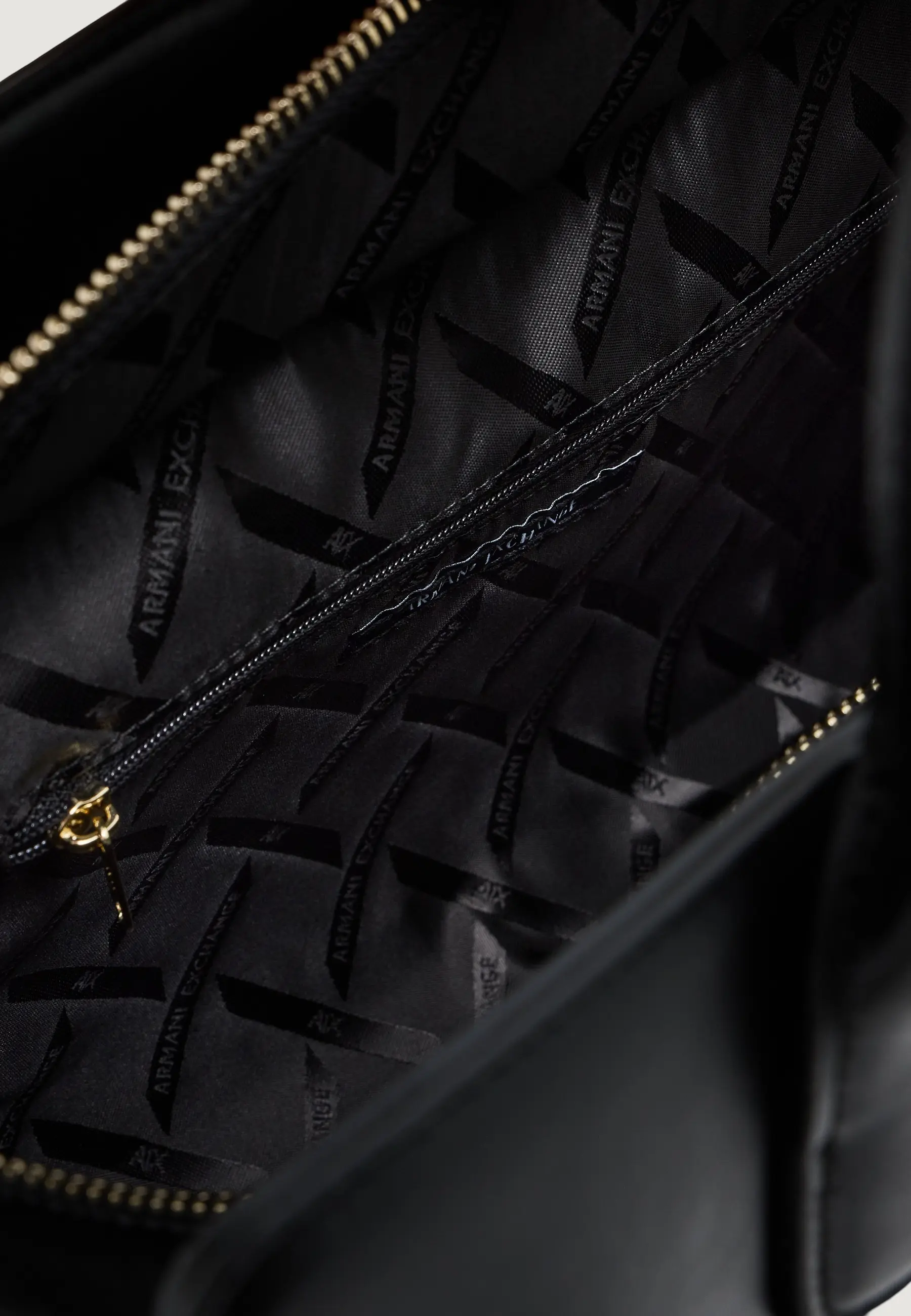 Сумки Armani Exchange