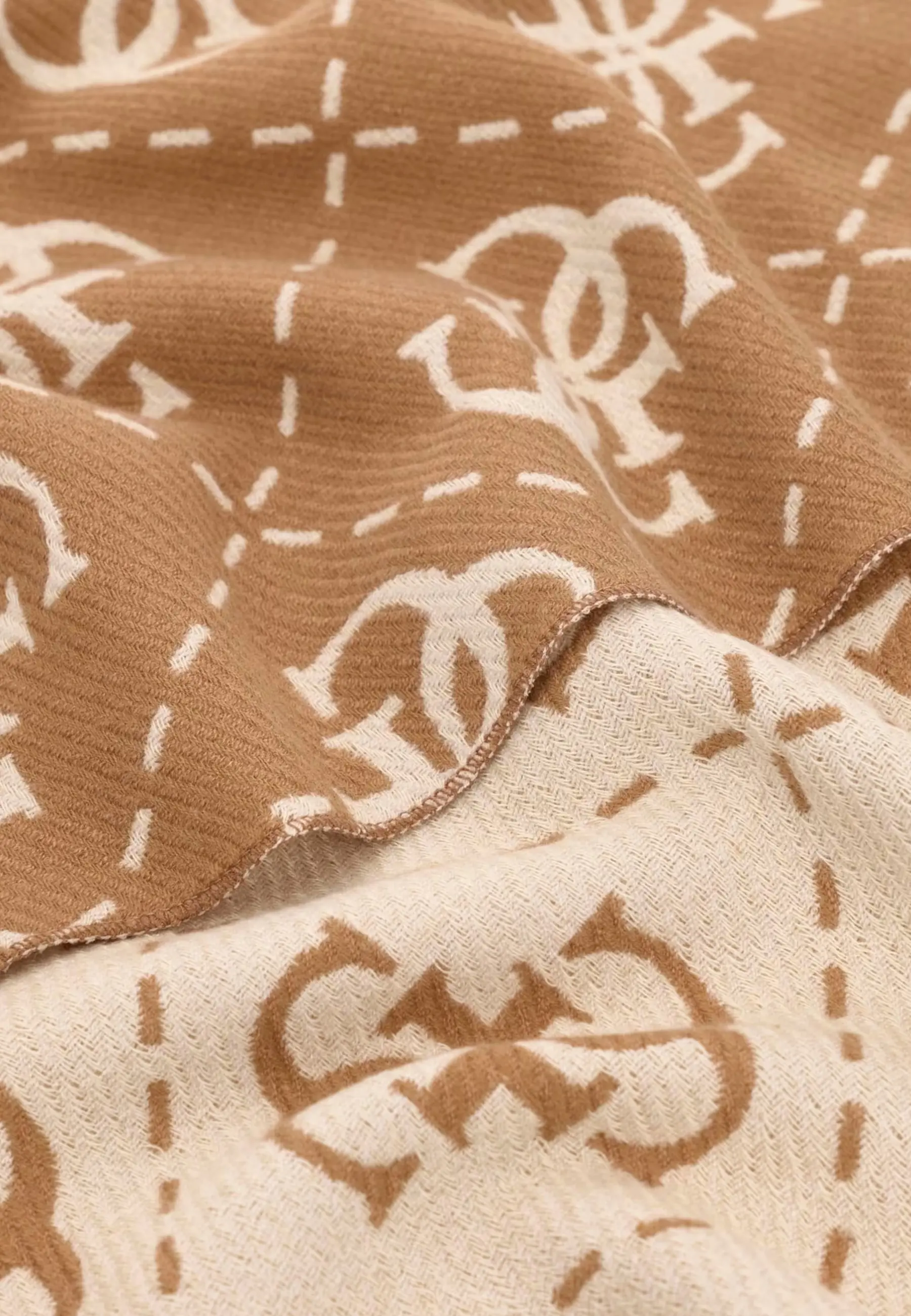 Шарф GUESS