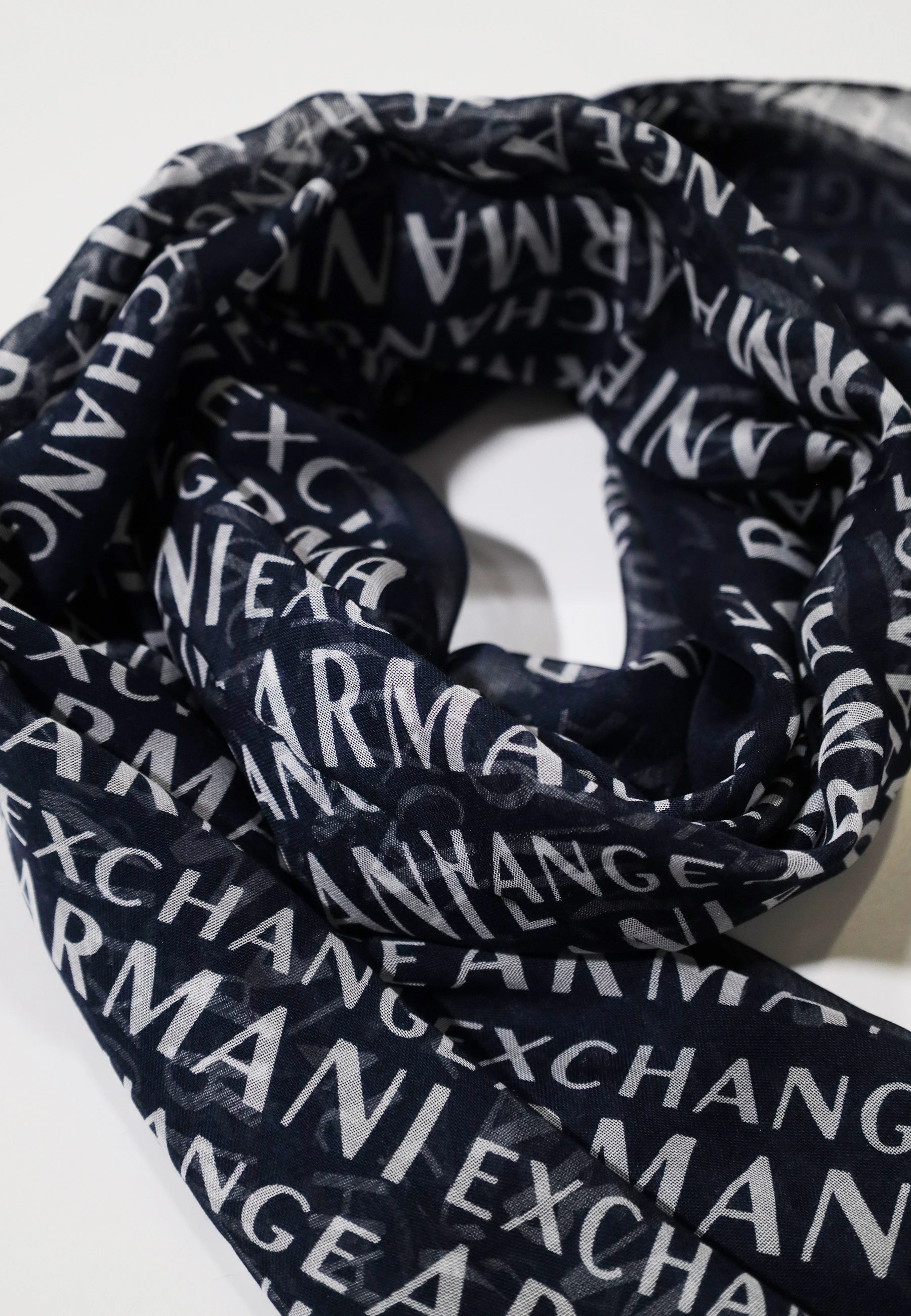 Шарфы Armani Exchange