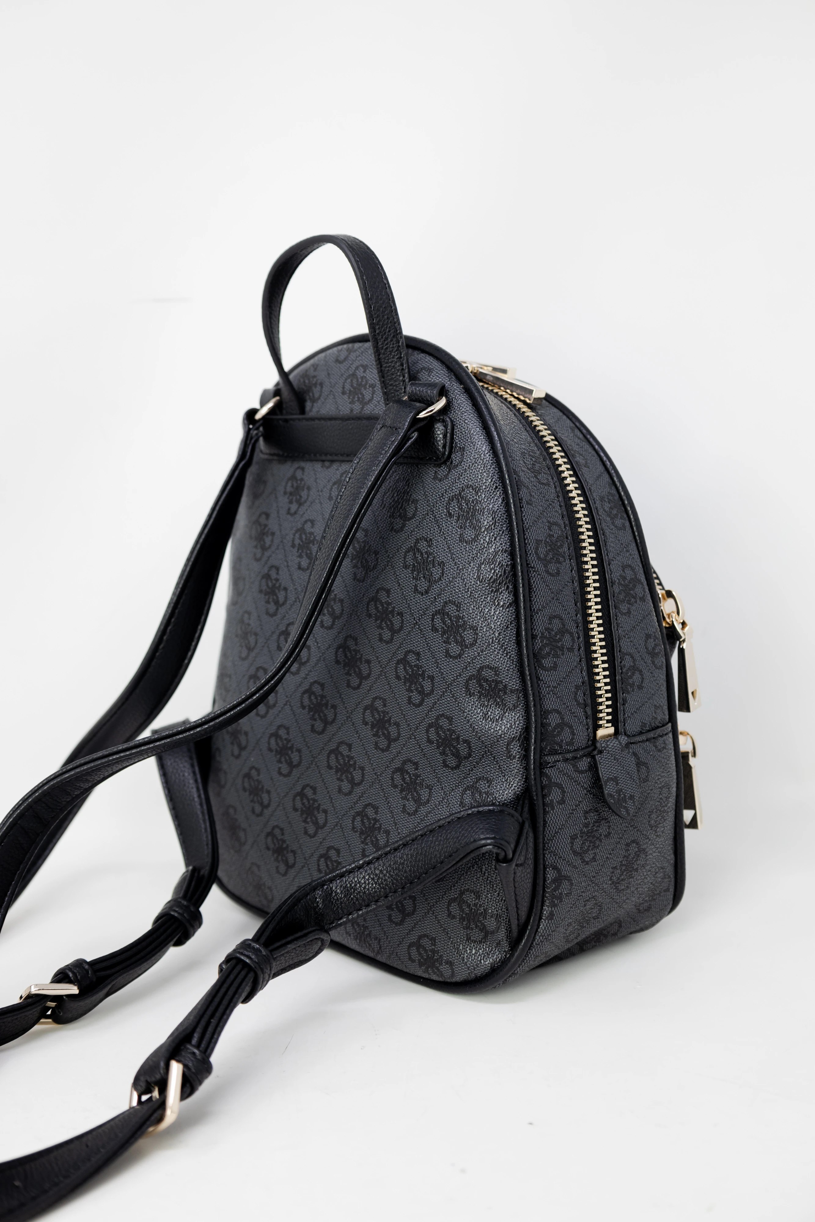 Сумки GUESS