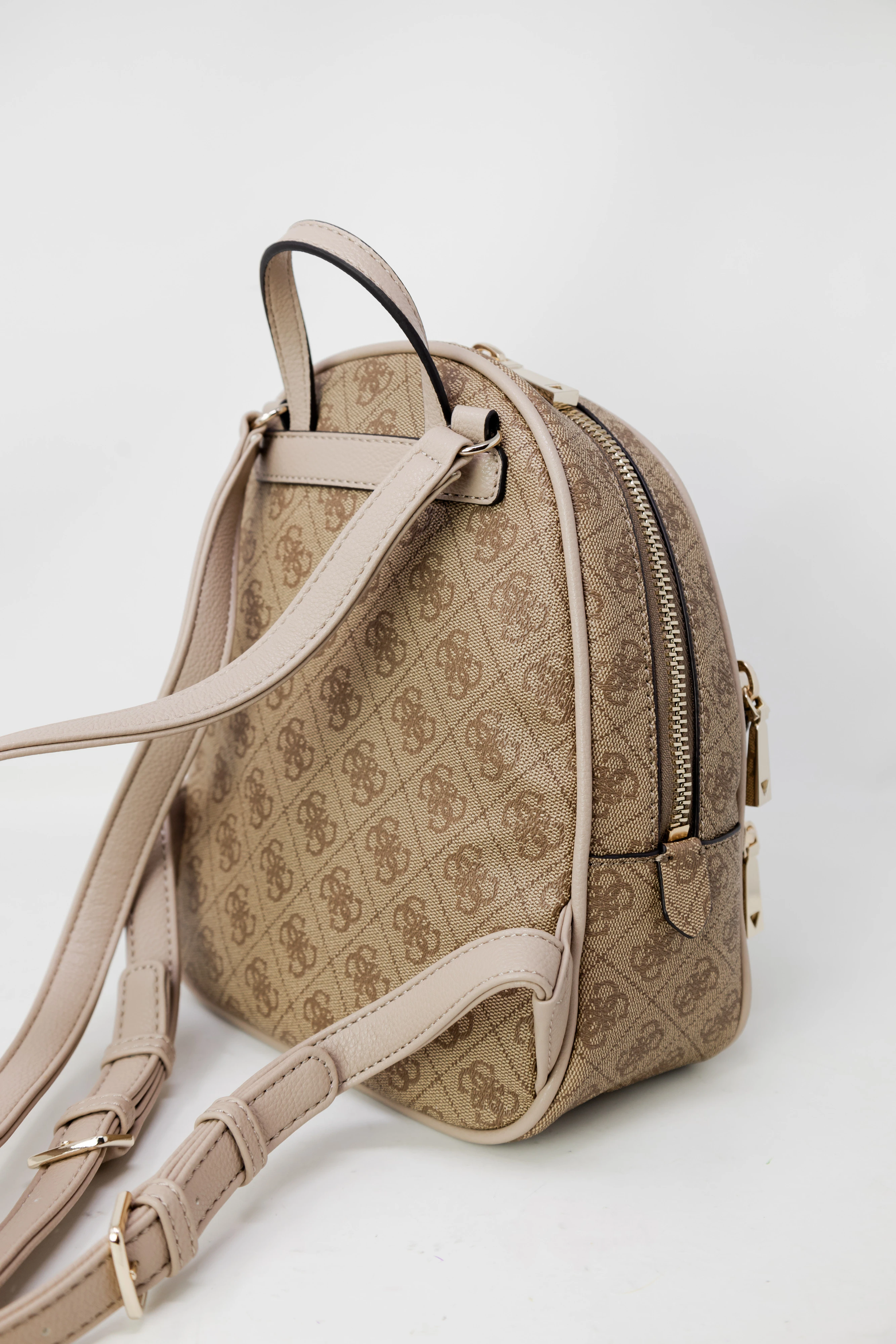 Сумки GUESS