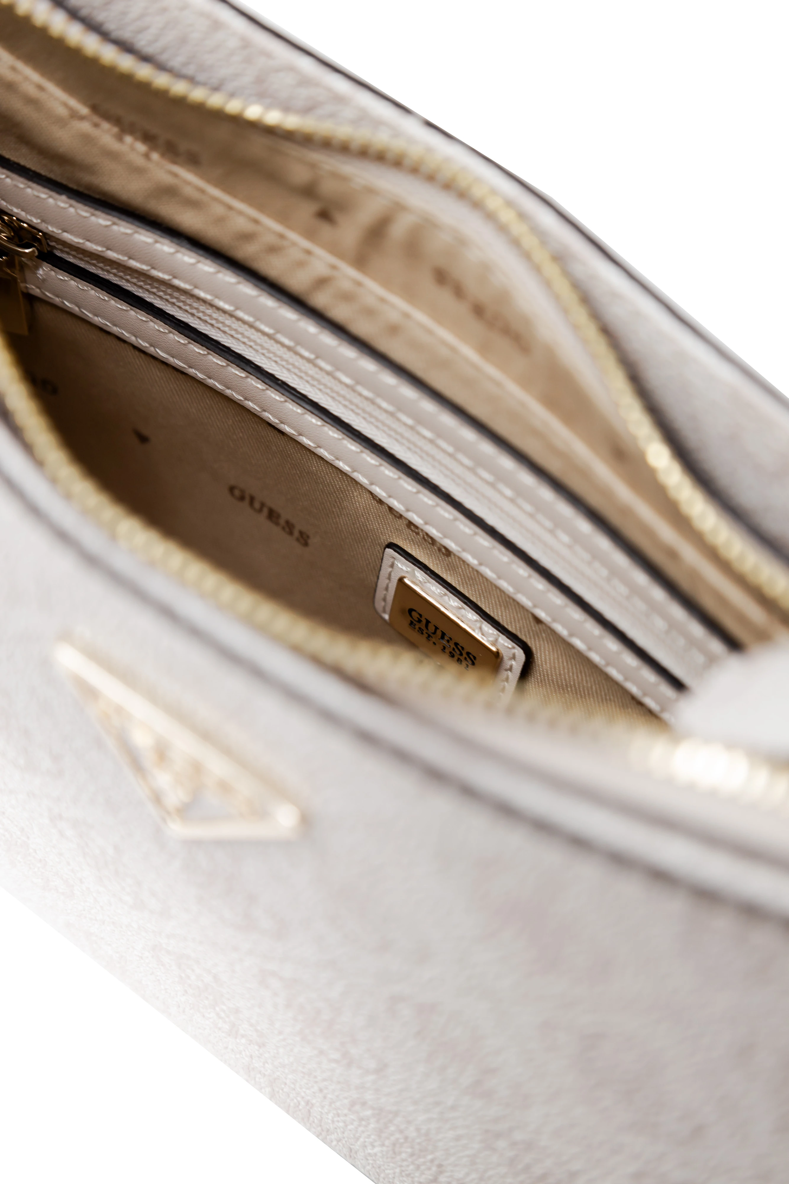 Сумки GUESS