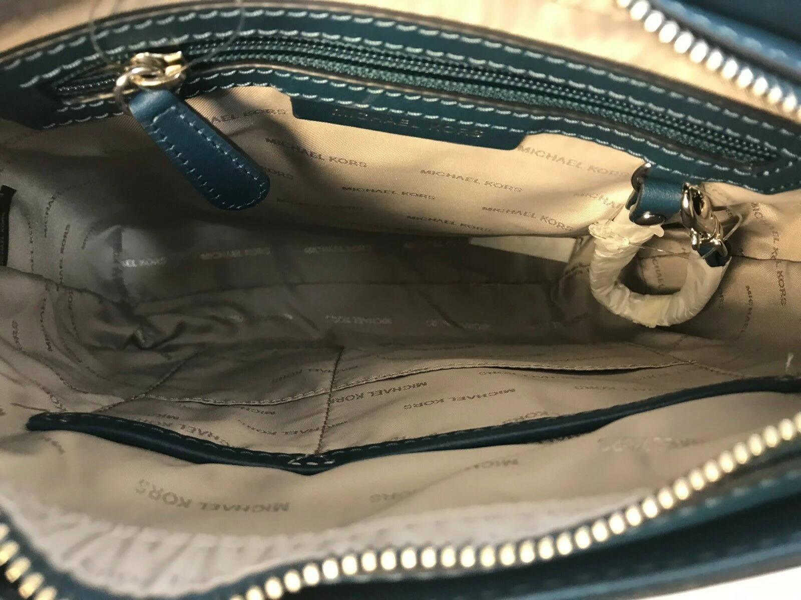Сумка через плечо Michael Kors Leather Gloria Pocket Swing Pack