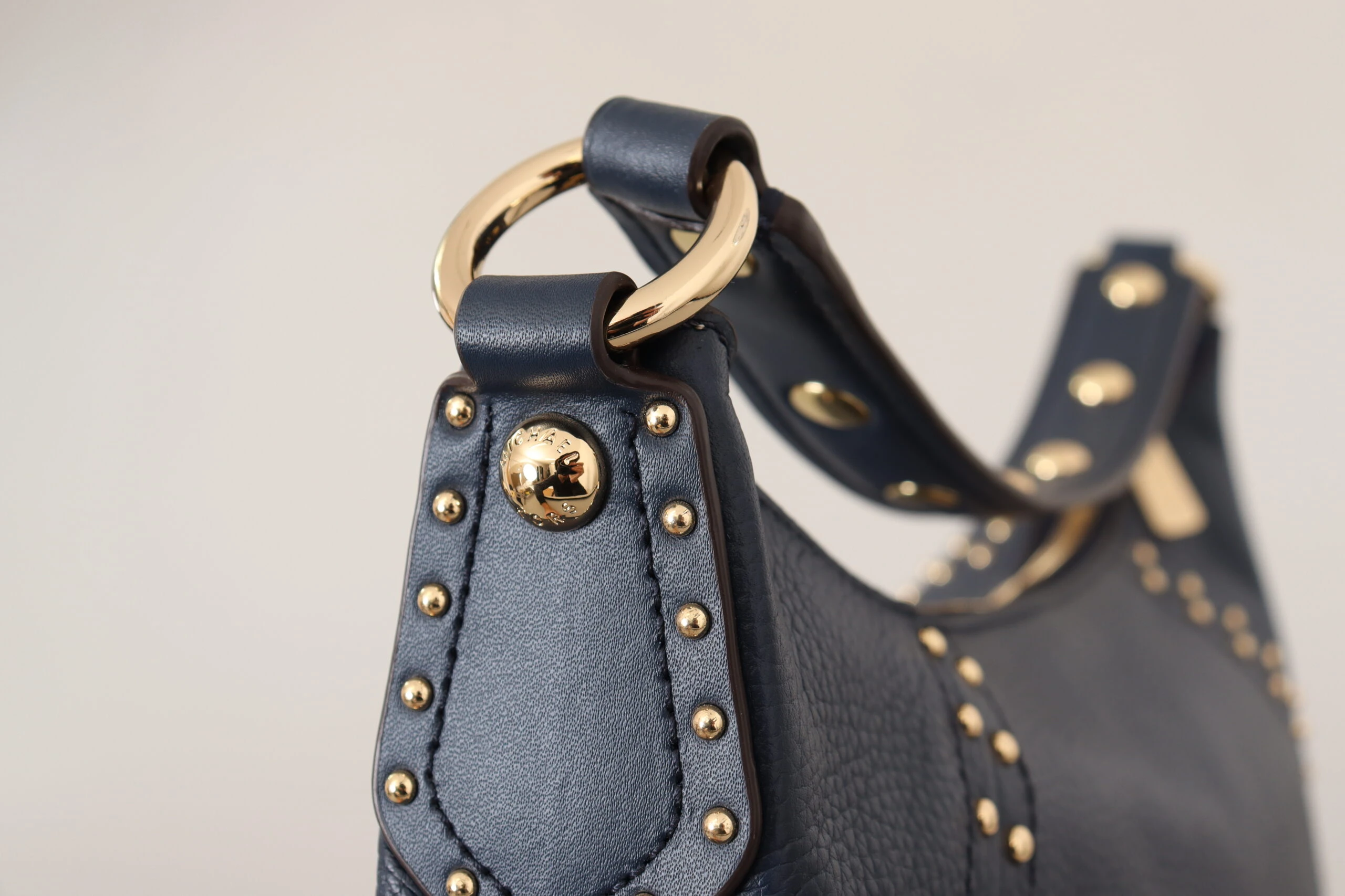 Сумка через плечо Michael Kors Элегантная синяя кожаная сумка через плечо с золотой фурнитурой