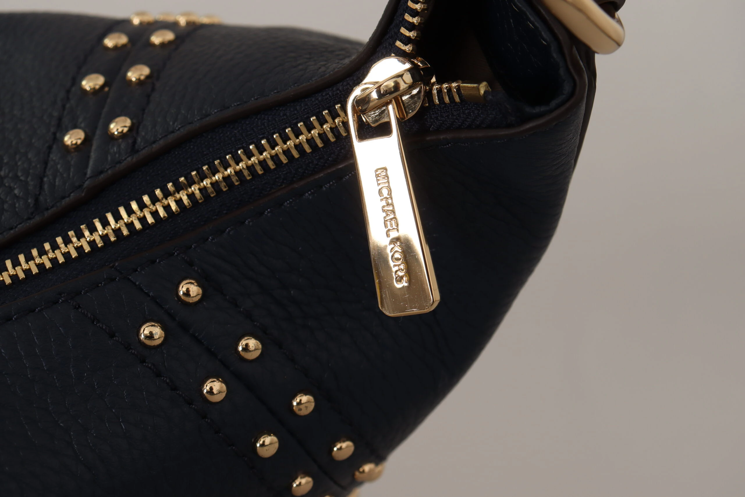 Сумка через плечо Michael Kors Элегантная синяя кожаная сумка через плечо с золотой фурнитурой