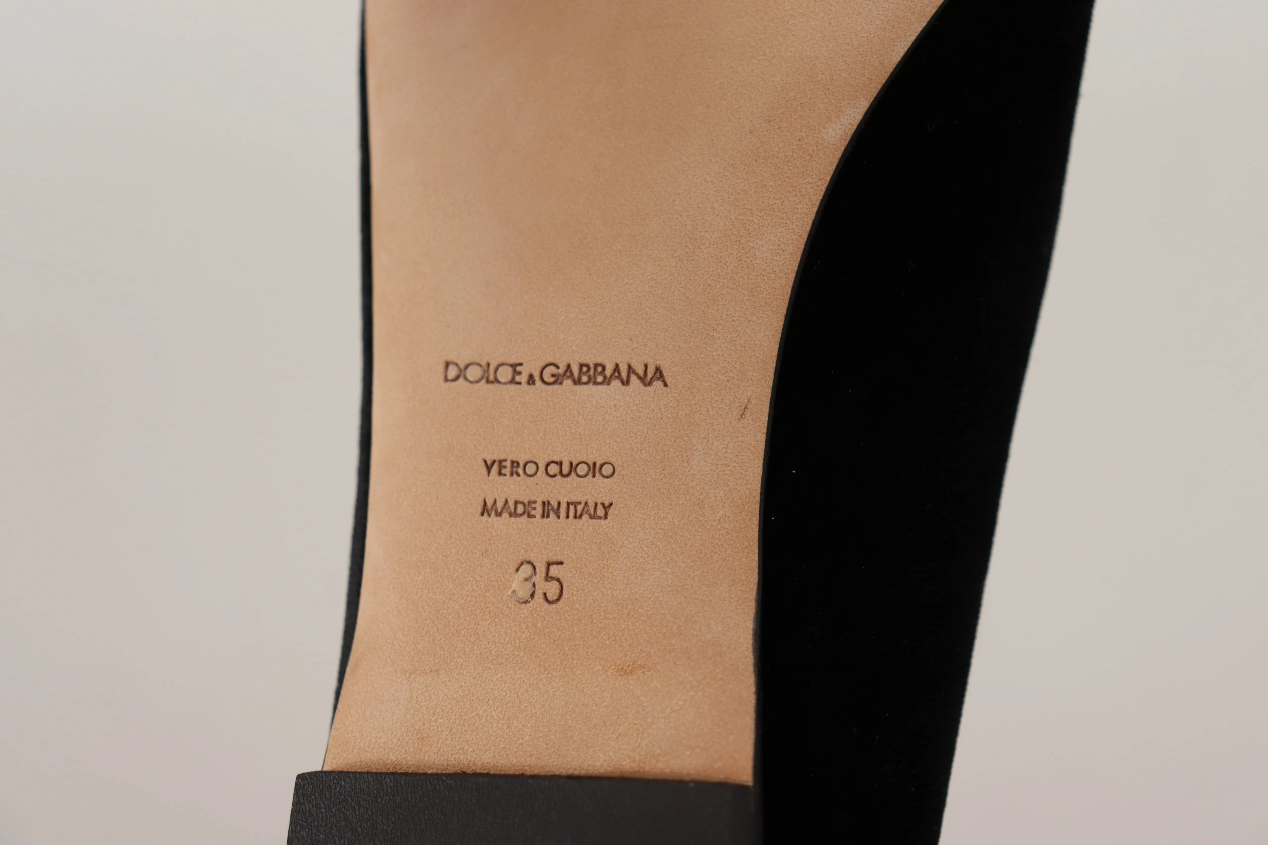 Туфли без каблука Dolce & Gabbana Черный, нашивка "Священное Сердце"