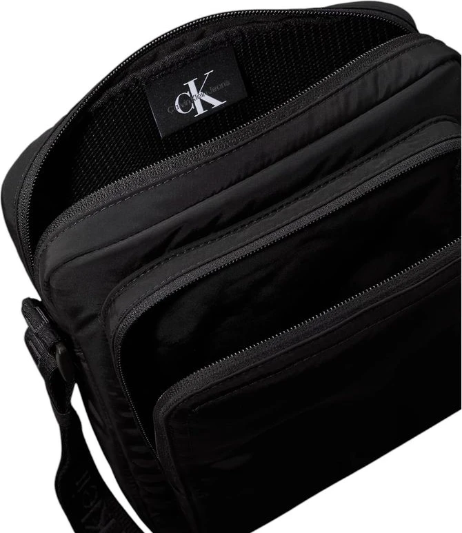 Сумка-мессенджер Calvin Klein