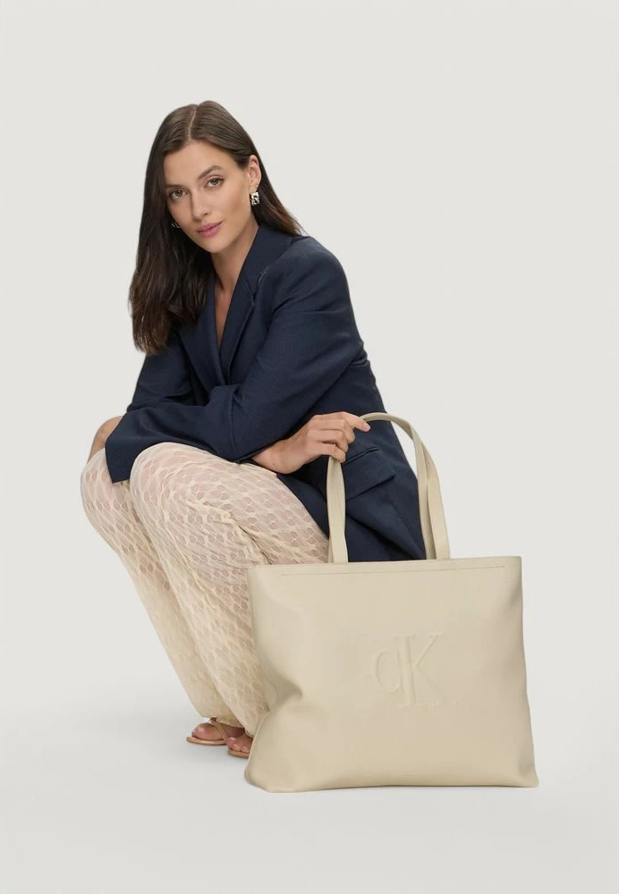Сумка Calvin Klein SCULPTED SLIM TOTE34 DEBOSS