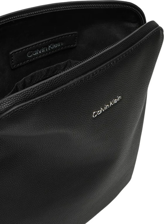 Сумка-мессенджер Calvin Klein