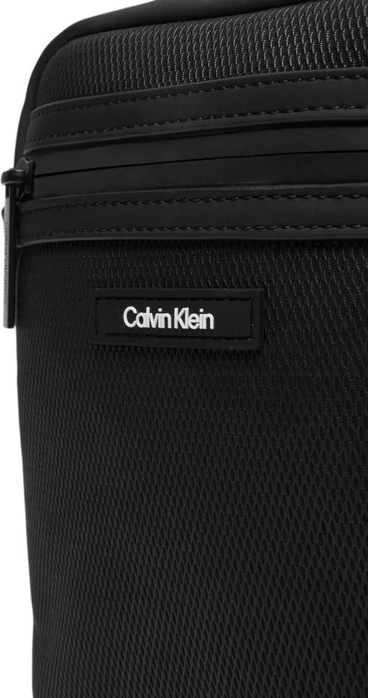 Сумка Calvin Klein Черная сумка-мессенджер из полиэтилена