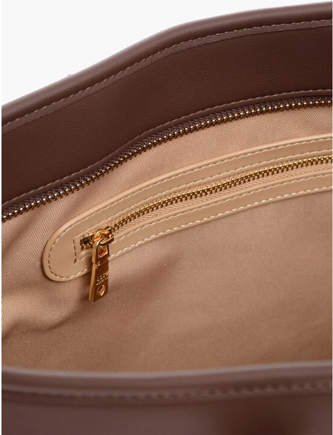 Сумка-тоут Moschino LOVE Сумка-тоут из экокожи с золотистым тисненым макси-логотипом