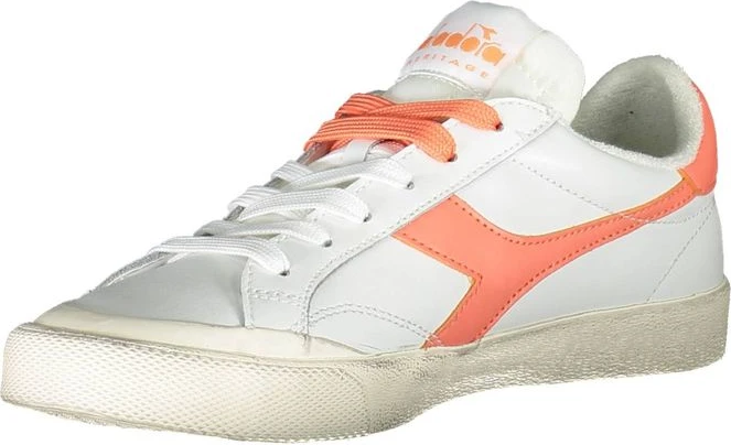 Белые кожаные женские кроссовки Diadora