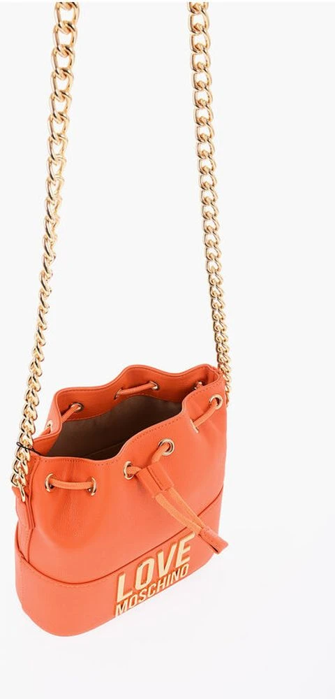 Сумка Moschino LOVE с текстурой из экокожи в форме ведра с цепочкой-ремешком через плечо