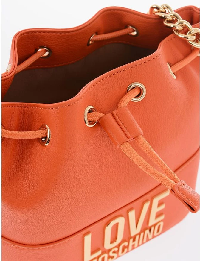 Сумка Moschino LOVE с текстурой из экокожи в форме ведра с цепочкой-ремешком через плечо