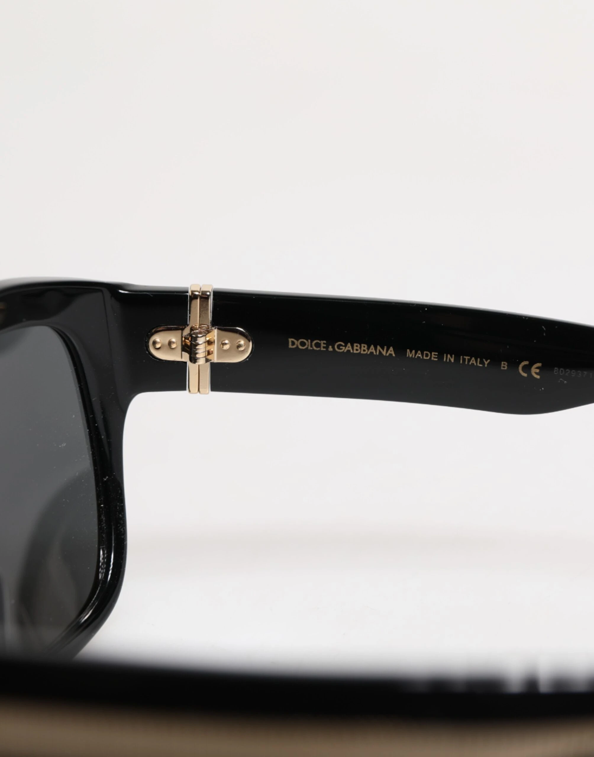 Солнцезащитные очки Dolce & Gabbana Черная квадратная ацетатная оправа DG4398-F
