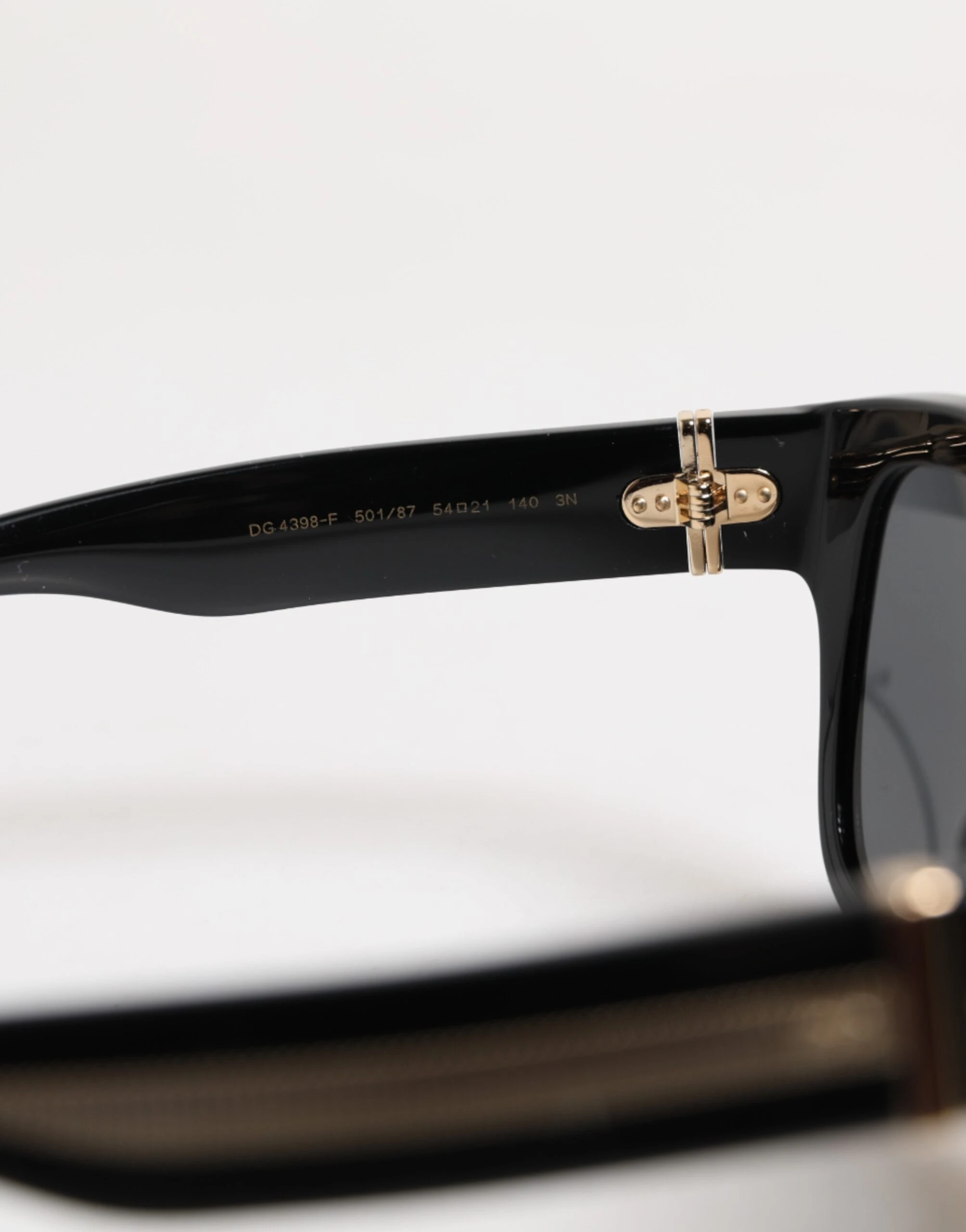 Солнцезащитные очки Dolce & Gabbana Черная квадратная ацетатная оправа DG4398-F