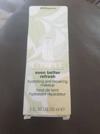 Тональная основа Clinique Even Better Refresh Hydrating and Repairing Makeup