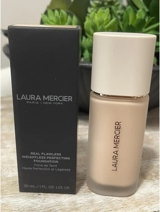 Тональная основа Laura Mercier True Flawless Weightless Perfecting Foundation Opal