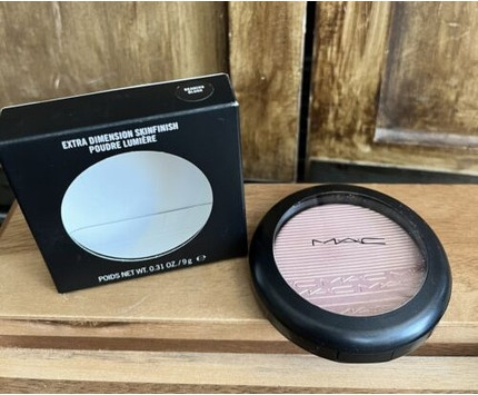 Хайлайтер MAC Extra Dimension Skinfinish