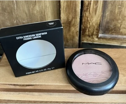Хайлайтер MAC Extra Dimension Skinfinish