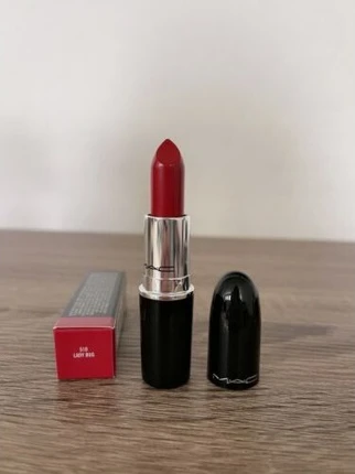 Помада MAC Lustreglass Sheer-Shine Lipstick Lady Bug 510