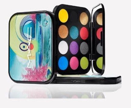 Палетка теней для век MAC Cosmetics Connect in Colour