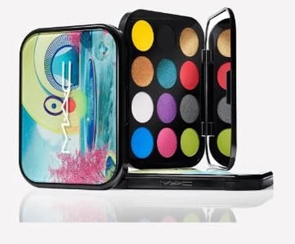 Палетка теней для век MAC Cosmetics Connect in Colour