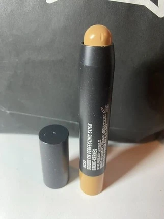 Консилер MAC Cosmetics