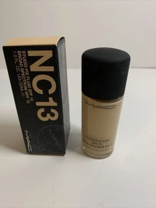 Тональная основа MAC Cosmetics Studio Fix Fluid Broad Spectrum SPF 15