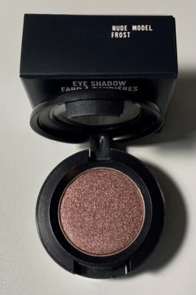 Тени для век MAC Cosmetics Nude Model Frost