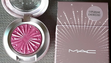 Тени для век MAC Cosmetics Extra Dimension Foil Eye Shadow Explosive Chemistry Коллекция Holiday 2020