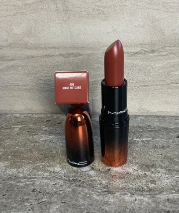 Помада MAC Cosmetics Love Me