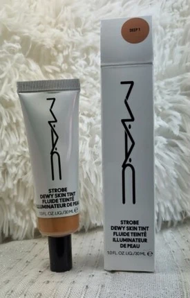 Тинт для кожи MAC Cosmetics Strobe Dewy