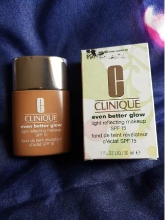 Тональная основа Clinique Even Better Glow Light Reflecting Makeup SPF15