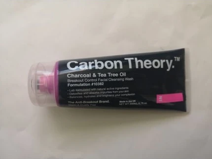 Очищающий Гель Carbon Theory Уход против Высыпаний Умывание с Углем и Маслом Чайного Дерева
