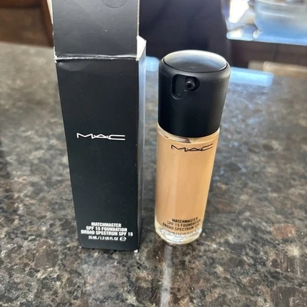 Тональная основа MAC Cosmetics Matchmaster SPF 15