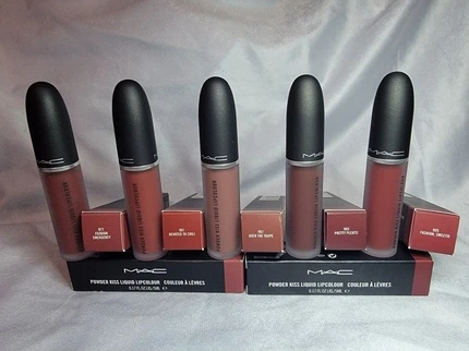 Жидкая помада MAC Cosmetics Powder Kiss