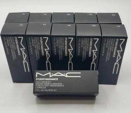 Сияющая тональная основа MAC Cosmetics Studio Radiance