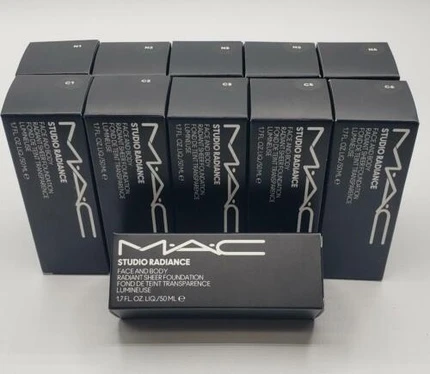 Сияющая тональная основа MAC Cosmetics Studio Radiance
