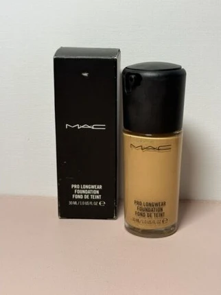 Тональная основа MAC Cosmetics