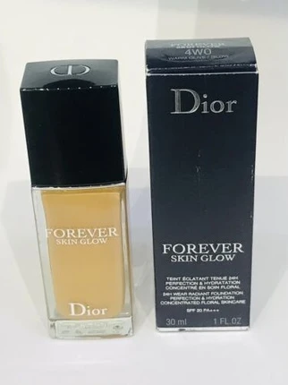 Тональная основа Foundation Christian Dior Forever Skin Glow