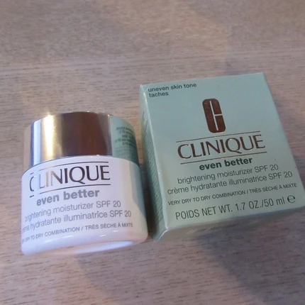 Дневной крем Clinique Even Better Brightening Moisturizer