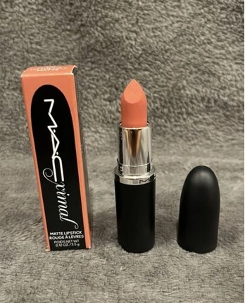 Матовая помада MAC Cosmetics Macximal